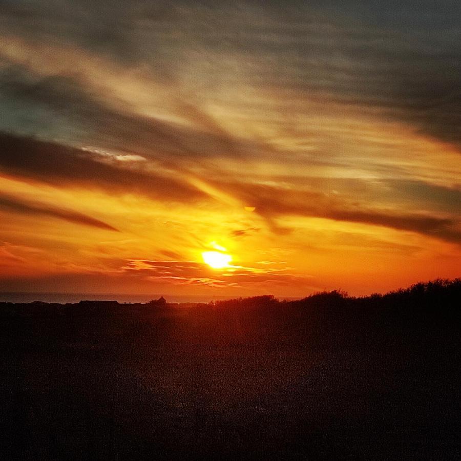 Au Coucher Du Soleil 昂布勒特斯 外观 照片